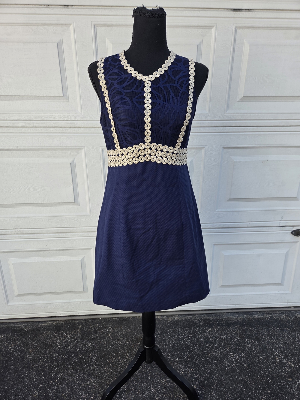 Lilly Pulitzer Navy Blue Lace Sheath Dress Gold Trim Sleeveless Size 2‎